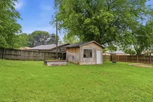 6100 Melody Ln, Watauga, TX 76148 - Photo 26