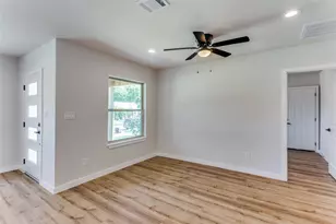 1104 E Mulkey St, Fort Worth, TX 76104 - Photo 8