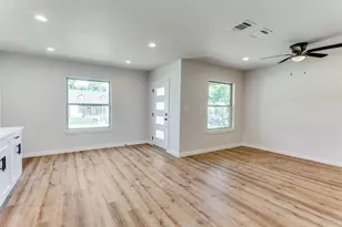 1104 E Mulkey St, Fort Worth, TX 76104 - Photo 6