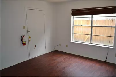 1107 N Locust Street #2, Denton, TX 76201 - Photo 4