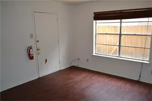 1107 N Locust St, Denton, TX 76201 - Photo 4