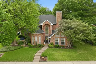 812 Sylvan Creek Dr, Lewisville, TX 75067 - Photo 2