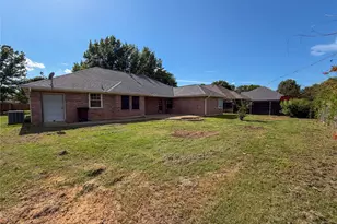 2204 N Village Dr, Bonham, TX 75418 - Photo 36