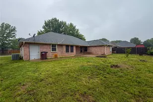 2204 N Village Dr, Bonham, TX 75418 - Photo 36