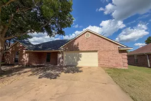 2204 N Village Dr, Bonham, TX 75418 - Photo 2