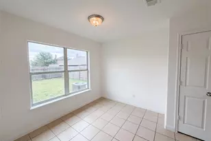 657 Handle Dr, Crowley, TX 76036 - Photo 4