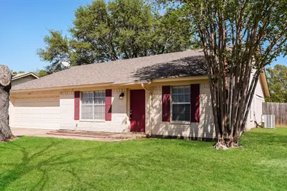 6117 Autumn Springs Drive, Arlington, TX 76001 - Photo 2