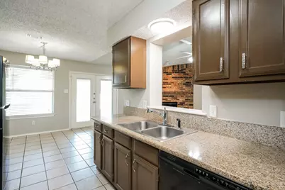 6117 Autumn Springs Drive, Arlington, TX 76001 - Photo 8