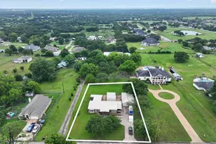 7757 Berry Rd, Burleson, TX 76028 - Photo 4