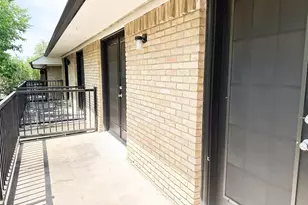 510 W Marvin Ave, Waxahachie, TX 75165 - Photo 2