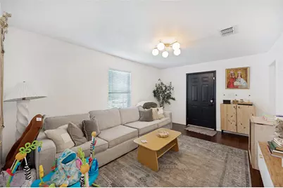 220 W College Street, Lewisville, TX 75057 - Photo 4