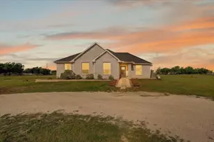 5130 Hillside Loop N, Justin, TX 76247 - Photo 2