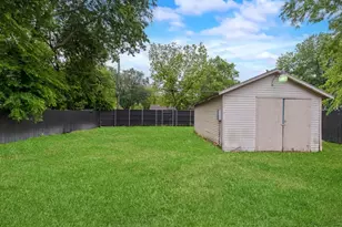 8736 Comer Dr, Dallas, TX 75217 - Photo 20