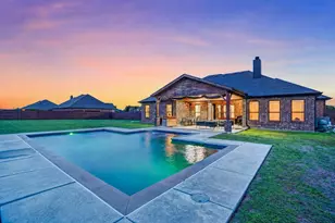 10917 Chriswood Dr, Crowley, TX 76036 - Photo 2