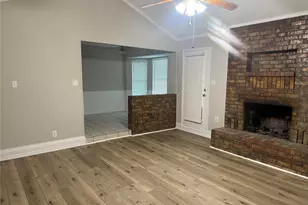 817 Lynne Ln, Burleson, TX 76028 - Photo 2