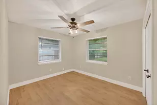 129 N Dobson St, Burleson, TX 76028 - Photo 28