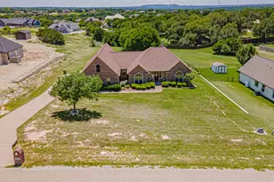 2113 Darby Dan Ct, Granbury, TX 76049 - Photo 4