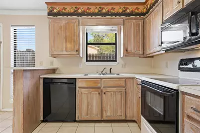 1371 S 11th Street, Waco, TX 76706 - Photo 8