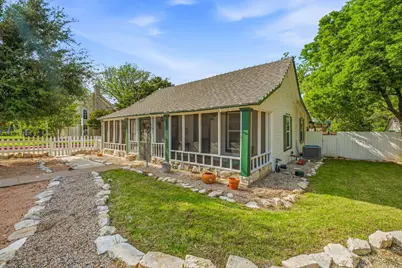 401 E Bridge Street, Granbury, TX 76048 - Photo 2