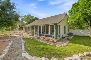 401 E Bridge St, Granbury, TX 76048 - Photo 2