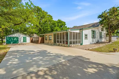401 E Bridge Street, Granbury, TX 76048 - Photo 28