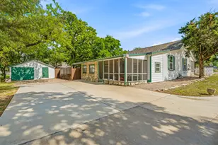401 E Bridge St, Granbury, TX 76048 - Photo 28