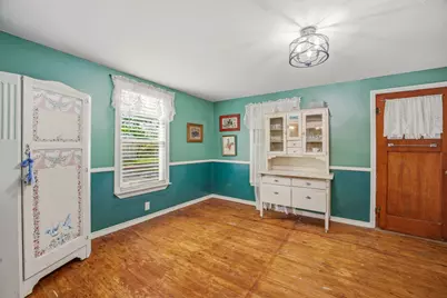 401 E Bridge Street, Granbury, TX 76048 - Photo 14