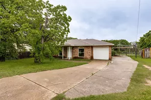 520 Lake Crest Pkwy, Azle, TX 76020 - Photo 2
