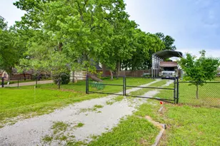 100 Deep Wood Ln, Weatherford, TX 76088 - Photo 2