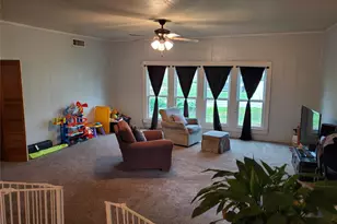 300 N Church St, Decatur, TX 76234 - Photo 4