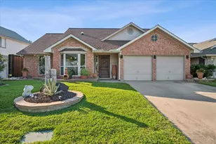 1303 Lakeshore Dr, Irving, TX 75060 - Photo 2