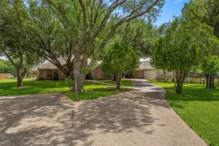 1692 W Tate St, Robinson, TX 76706 - Photo 2