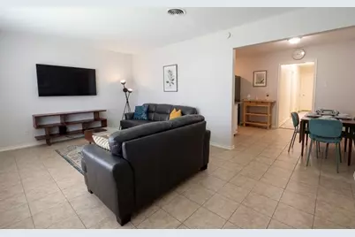 2732 W Jefferson Boulevard, Dallas, TX 75211 - Photo 2