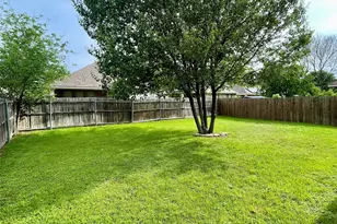 625 Hutchins Dr, Crowley, TX 76036 - Photo 4