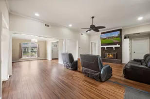 1947 Chesham Dr, Carrollton, TX 75007 - Photo 4