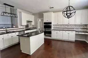 9705 Raven Ln, Irving, TX 75063 - Photo 6