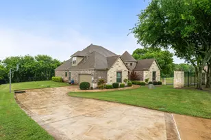 1001 Hilltop Dr, Lavon, TX 75166 - Photo 2