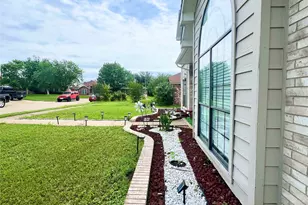2909 Andante Dr, Grand Prairie, TX 75052 - Photo 4