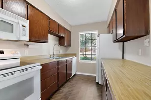 912 N Nursery Rd, Irving, TX 75061 - Photo 14