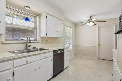 10639 Longmeadow Drive, Dallas, TX 75238 - Photo 8