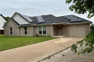 619 Mansfield Rd, Cleburne, TX 76031 - Photo 1