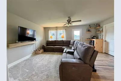 619 Mansfield Road, Cleburne, TX 76031 - Photo 14