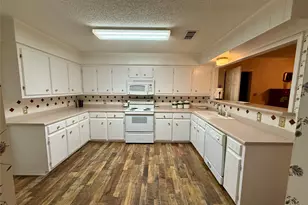 300 Denton Ct, Collinsville, TX 76233 - Photo 8