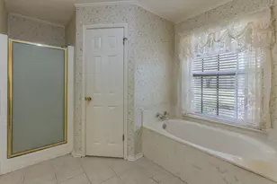 9900 Oak Ridge Cir, Woodway, TX 76712 - Photo 14