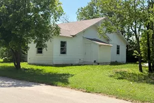 902 Thompson, Jacksboro, TX 76458 - Photo 2