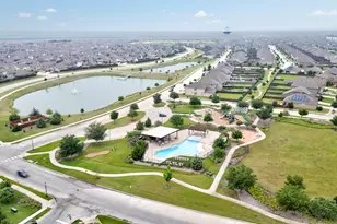 2504 Lakeside Dr, Aubrey, TX 76227 - Photo 2