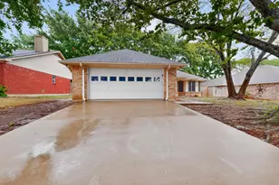8 Marvin Gardens, Midlothian, TX 76065 - Photo 2