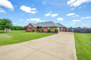 101 Springfield Ln, Red Oak, TX 75165 - Photo 2