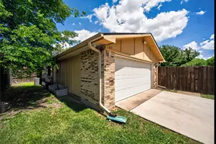 817 Oakland St, Grand Prairie, TX 75052 - Photo 4