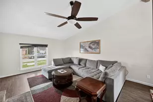 817 Oakland St, Grand Prairie, TX 75052 - Photo 10